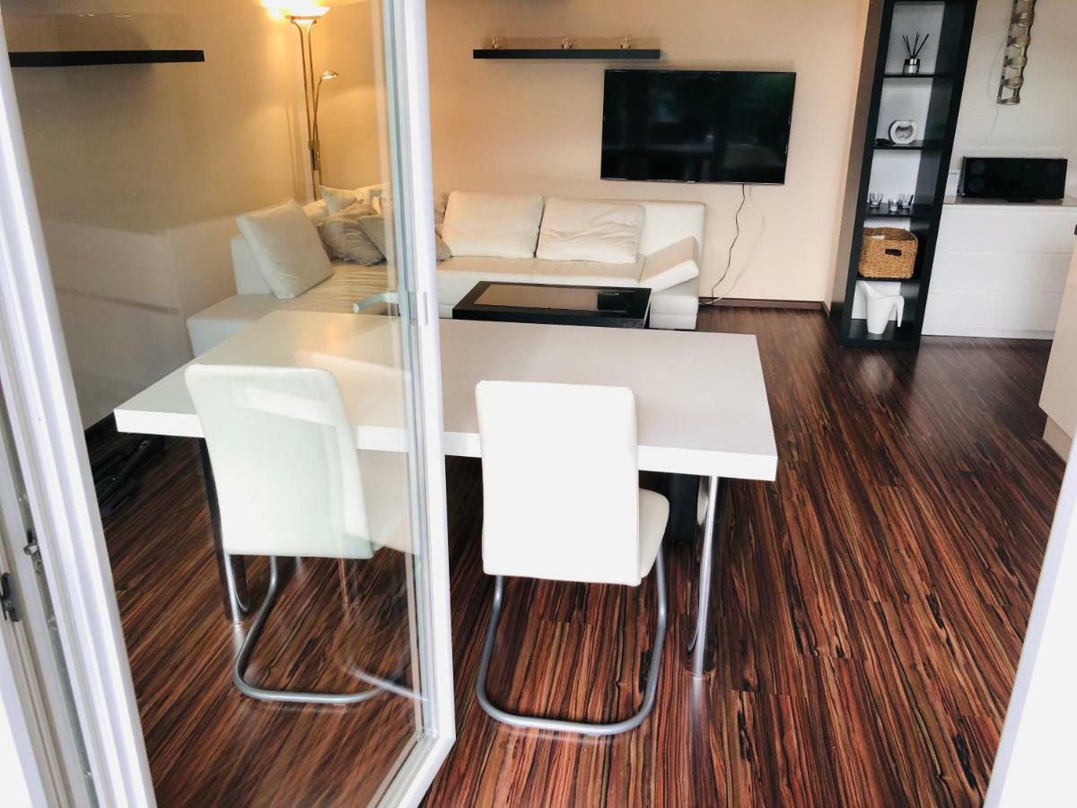 25H Garden Apartment Plus Private Beach 네우시에들암시 외부 사진