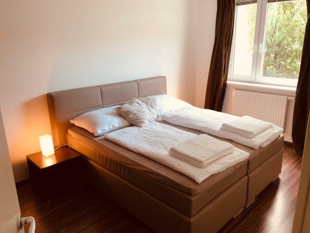 25H Garden Apartment Plus Private Beach 네우시에들암시 외부 사진